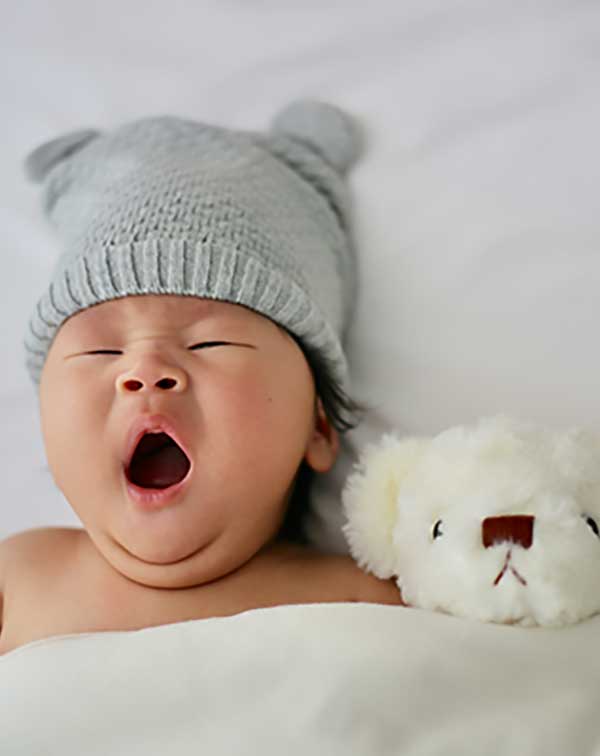 Portrait d'un bébé qui sourie